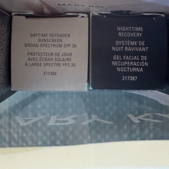 Mary Kay TimeWise Miracle Set, normal to dry skin type - Picture 3 of 4